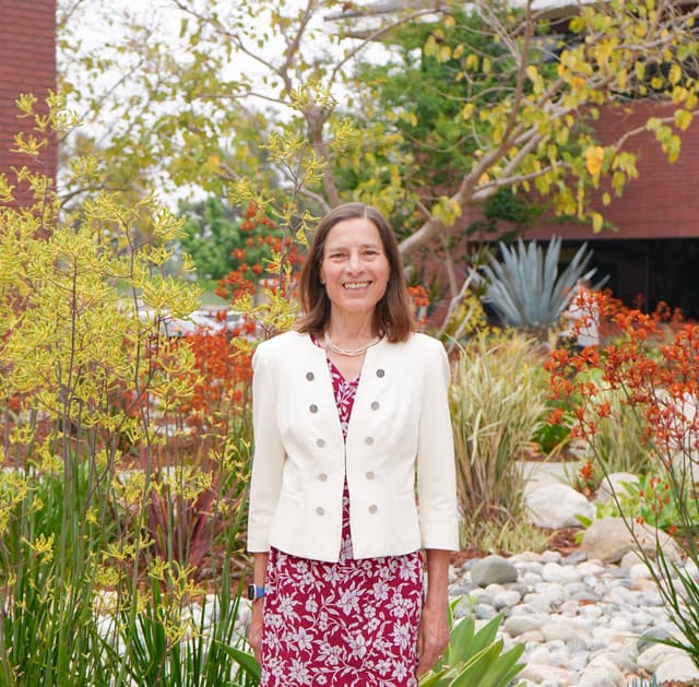 Cover Image for Prioritizing Wellness as a Busy Professional: Tips from a Nutritionist Who's Been There Herself